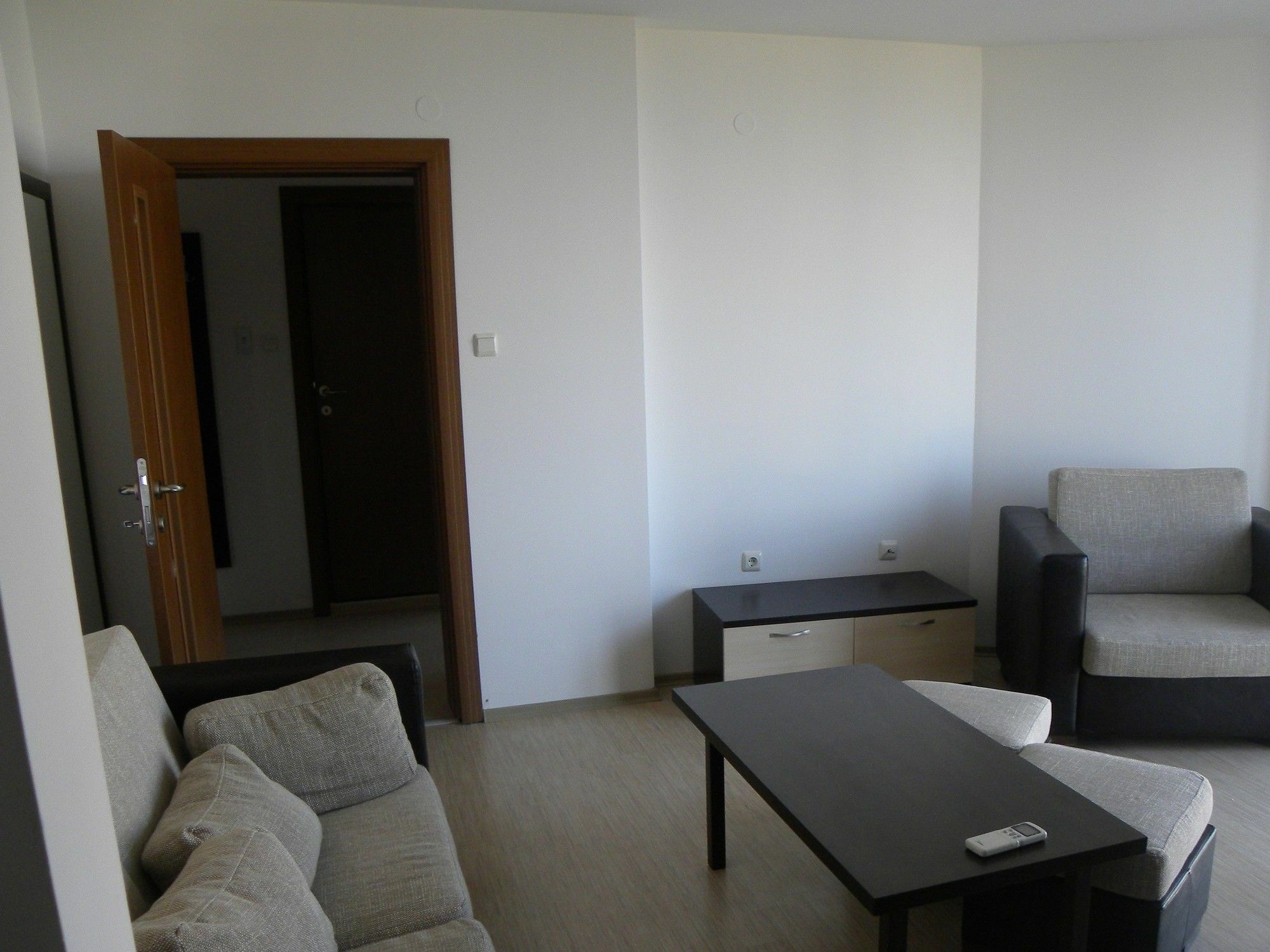 Apartcomplex New Tawn ابزور المظهر الخارجي الصورة