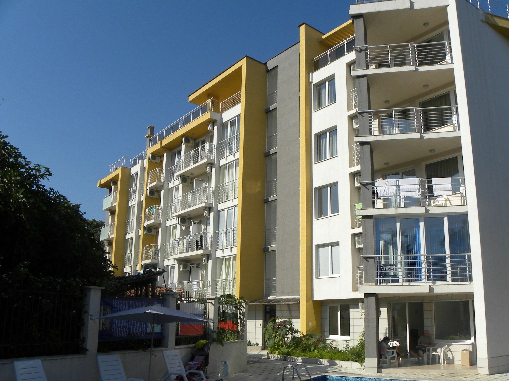 Apartcomplex New Tawn ابزور المظهر الخارجي الصورة